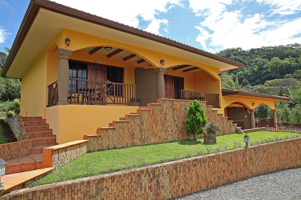 Deluxe Coffee Cottage 2