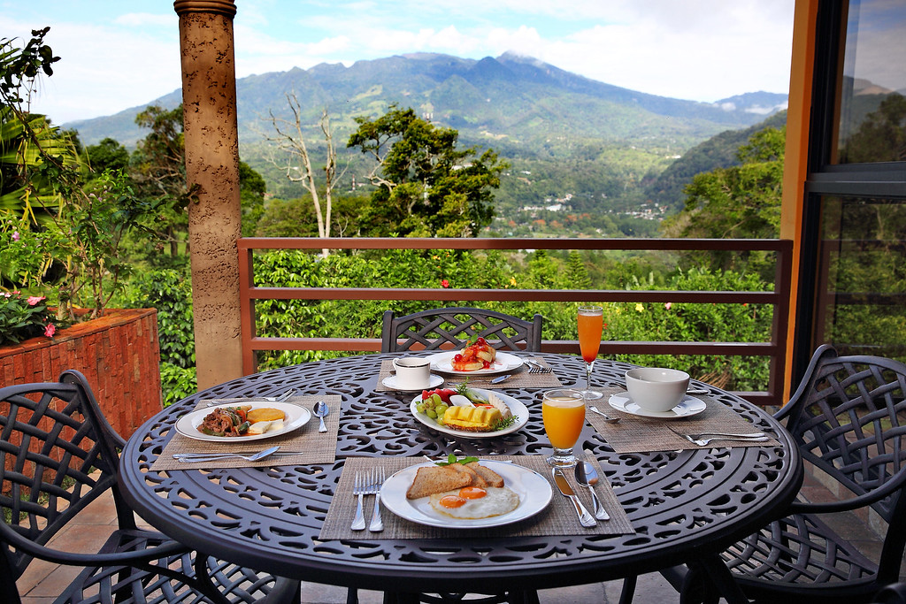 Breakfast al fresco